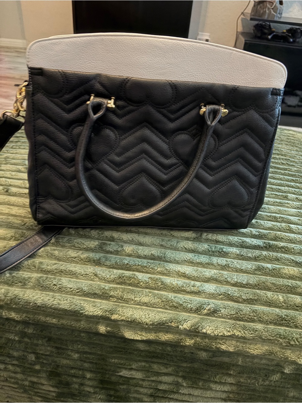 Betsey Johnson Black Quilted
Heart Satchel w/ Heart Coin Purse
NWOT